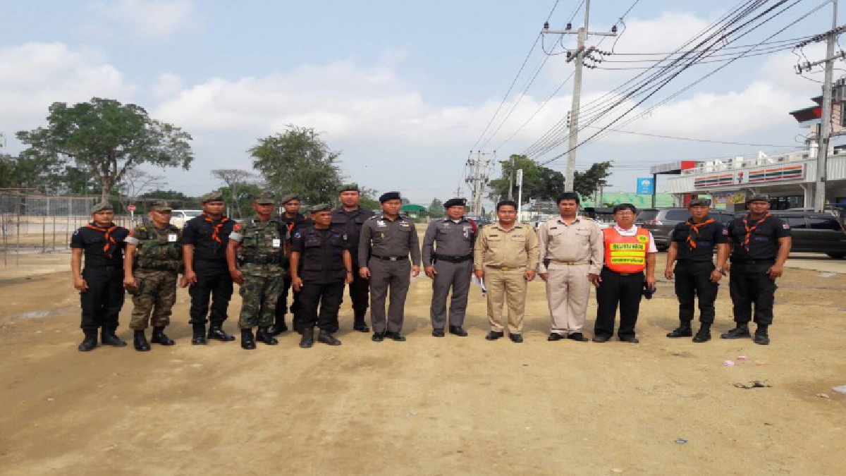 ทหารพรานร่วม คสช. ทางหลวงจัดระเบียบนายทุนรุกทางหลวงสร้างสิ่งปลูกสร้างปล่อยให้เช่า(มีคลิป)