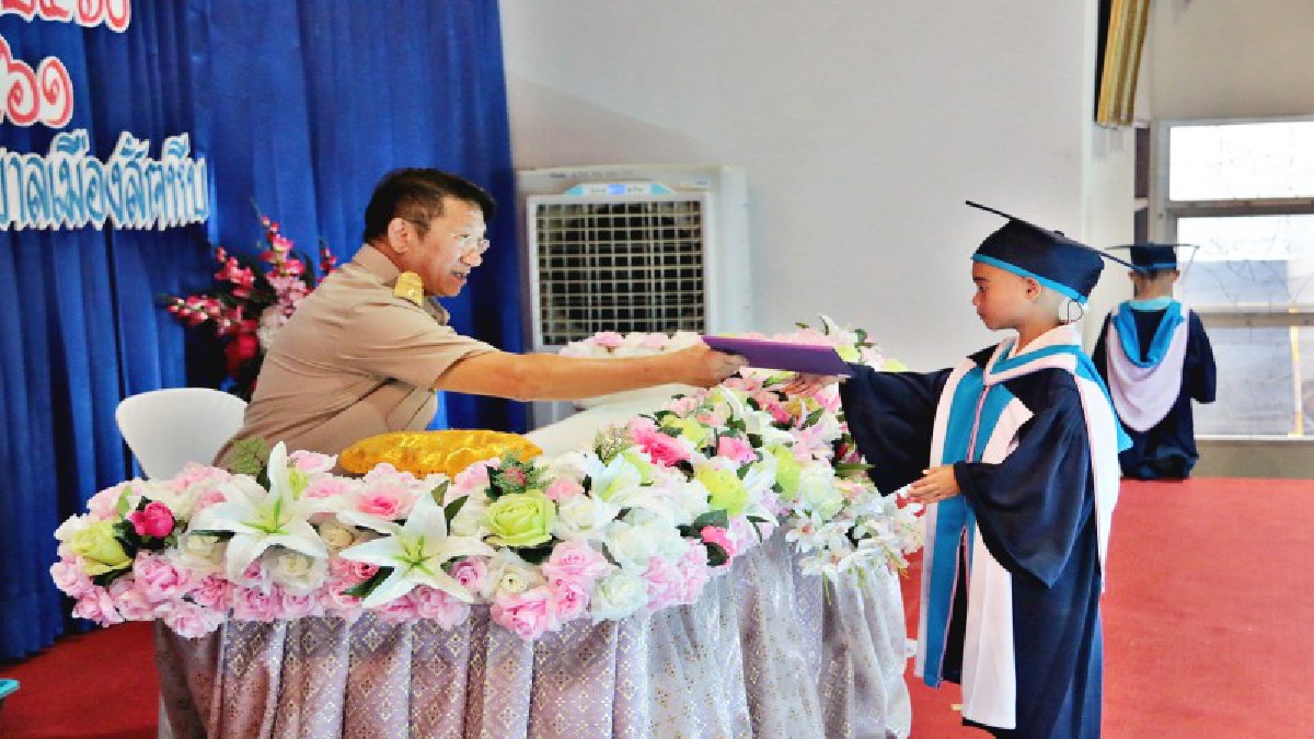 ศูนย์พัฒนาเด็กเล็กศรีดรุณามอบวุฒิบัตรเด็กจุดประกายการศึกษาในอนาคต