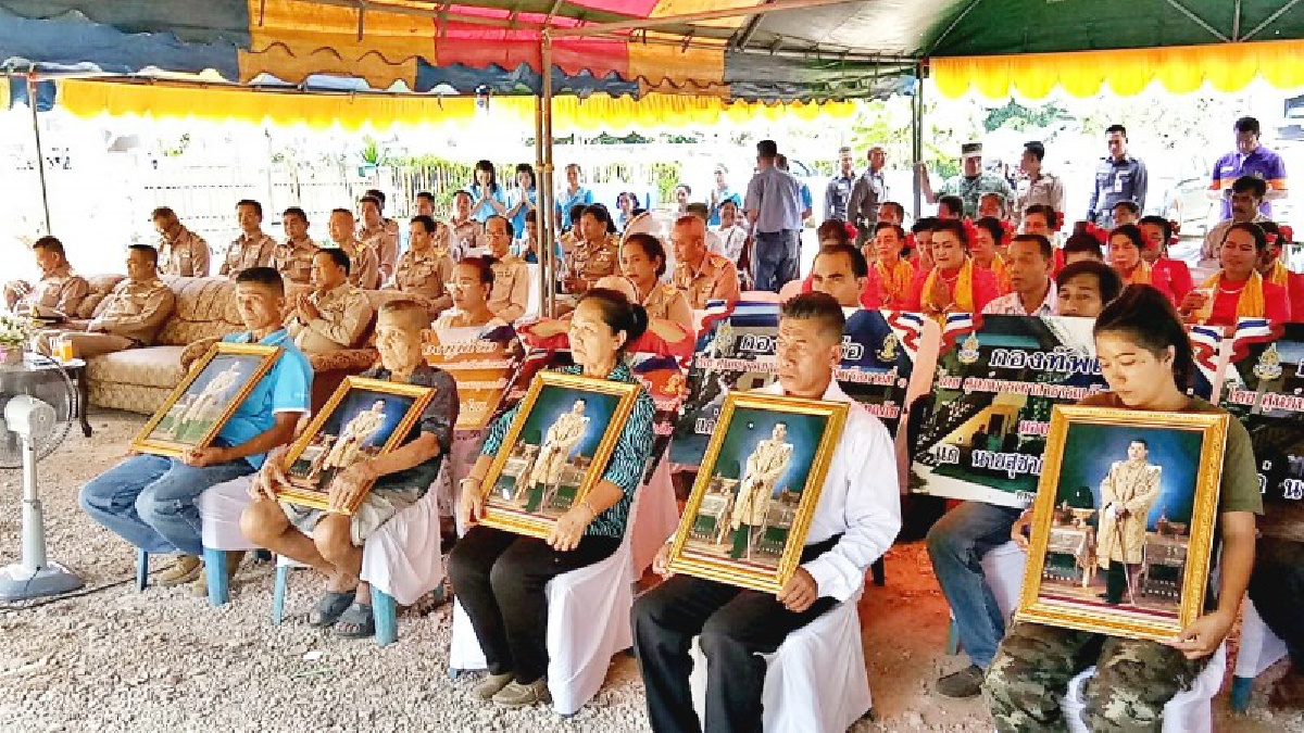 ยายดีใจจนน้ำตาไหล !! หลังกองทัพเรือร่วมจังหวัดชุมพรส่งมอบบ้านให้ผู้ประสบอุทกภัย