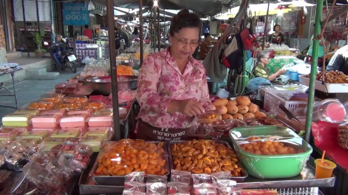 ของฝากจากเมืองอ่างทอง  พรกลมขนมไทยขึ้นชื่อของจังหวัดอ่างทอง การันตรีความอร่อย  ขายมานานกว่า50ปี