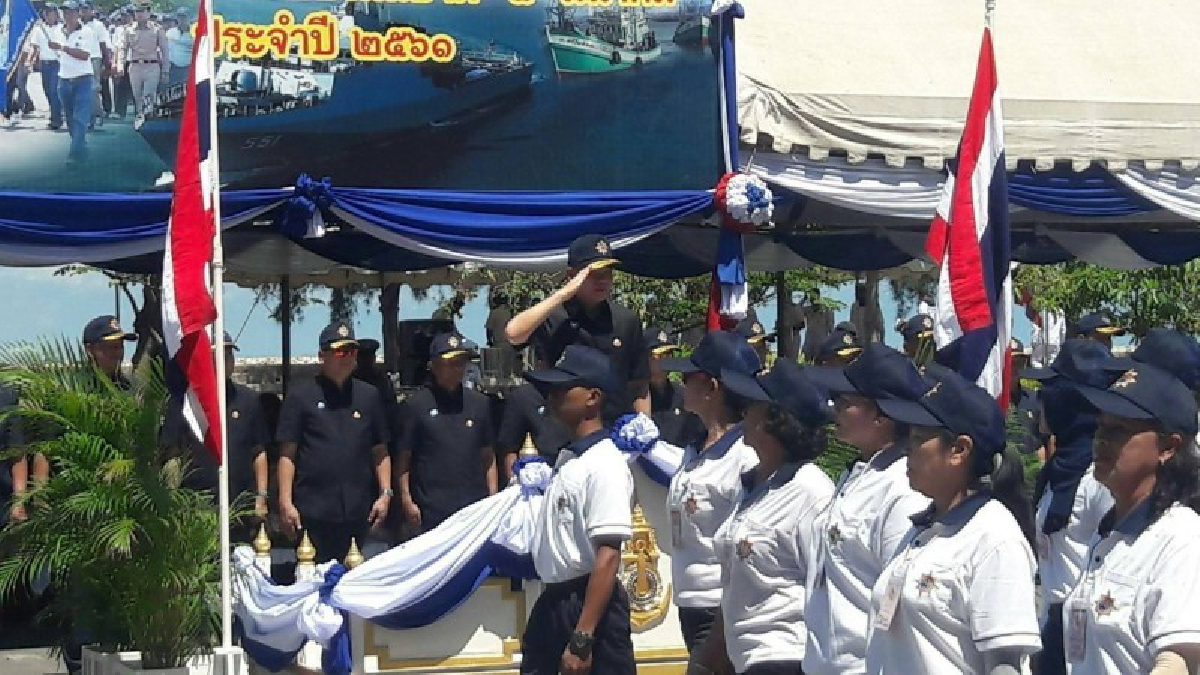 ทรภ.1 นำ ทสปช.ในทะเลเขต 1 จำนวน 11 จว.ร่วมสวนสนามทางบกและทางเรือ