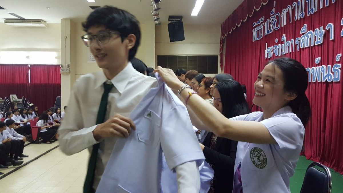 ตราตรึงใจ ! พิธีรับเสื้อกาวน์ นศ.เภสัชฯ &ldquo;หมอยา ม.อุบลฯ&rdquo; พร้อมก้าวเข้าสู่วิชาชีพเภสัชกรรม  (ชมคลิป)