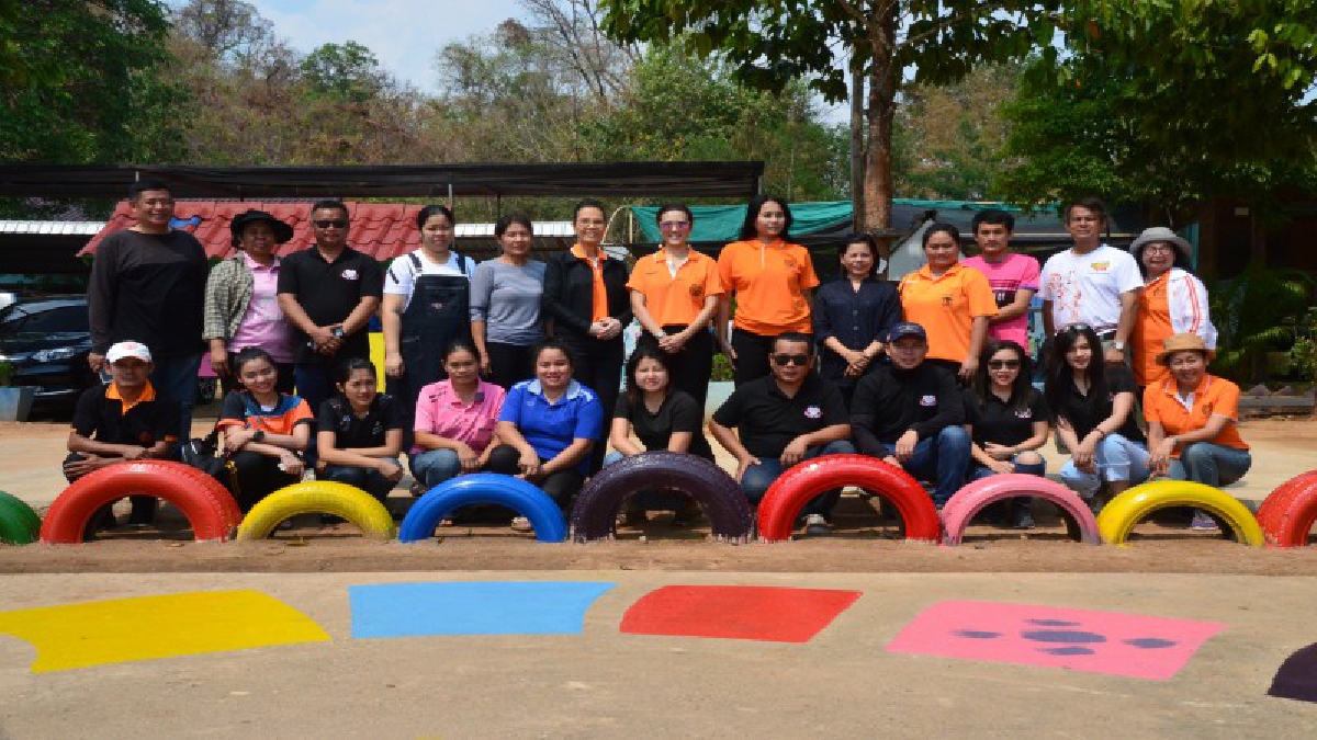 ทีนิวส์ อุบลฯ ร่วมกับชมรมผู้สื่อข่าวส่วนกลาง จ.อุบลราชธานี ทาสีสนามเด็กเล่นโรงเรียนชายแดนเนื่องในวันนักข่าว (ชมคลิป)