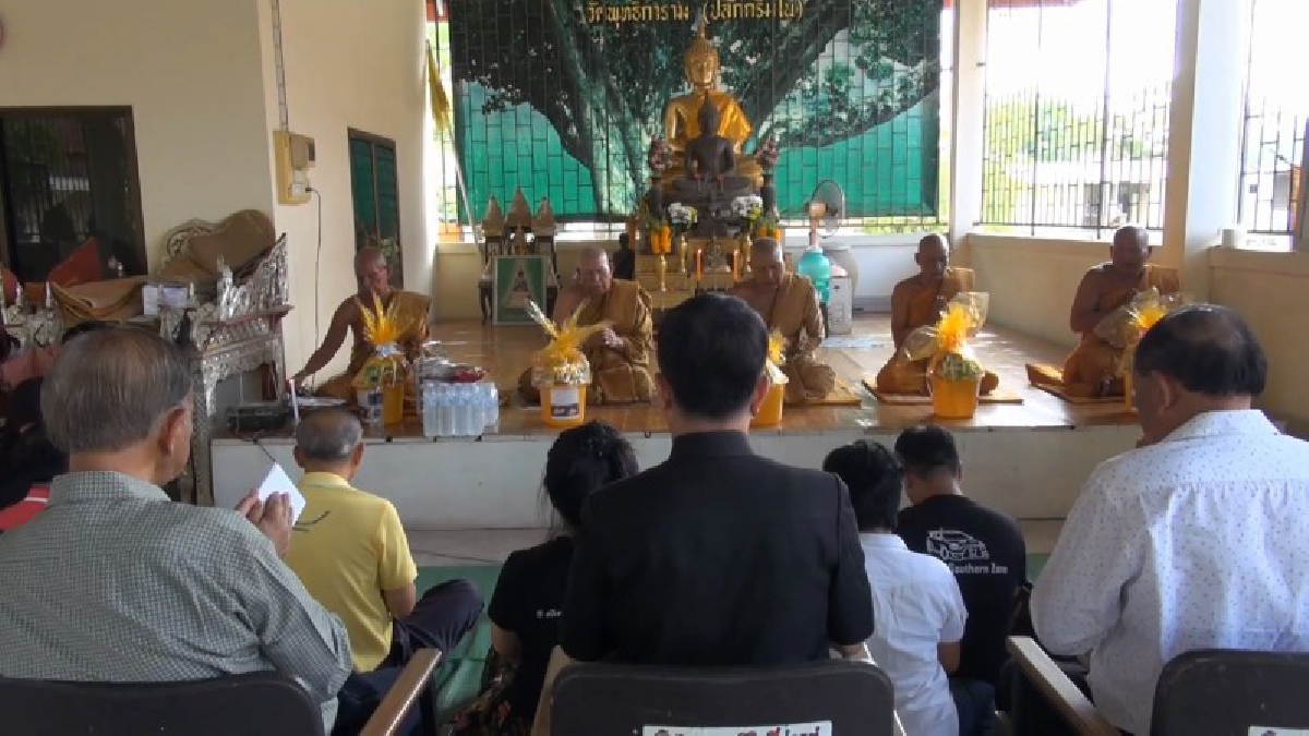 สมาคมหนังสือพิมพ์ภาคใต้ฯ ทำบุญถวายสังฆทาน เพื่ออุทิศส่วนกุศลให้กับนักข่าวที่เสียชีวิต และความเป็นสิริมงคล เนื่องในวันสื่อสารมวลชนแห่งชาติ