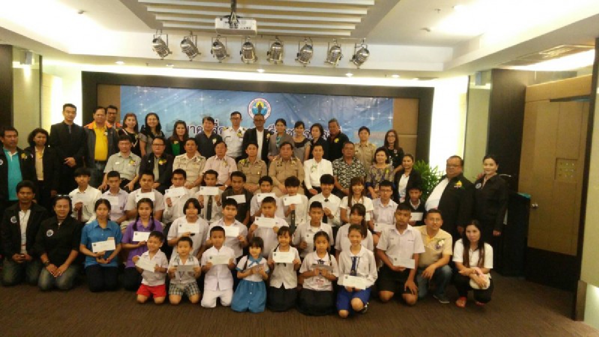 วันสื่อมวลชนแห่งชาติ สมาคมสื่อมวลชนศรีราชา จัดมอบทุนให้แก่บุตรธิดาสมาชิกฯ กว่า30ทุน พร้อมจัดพิธีทำบุญอุทิศให้สื่อฯ ผู้ล่วงลับ (ชมคลิป)