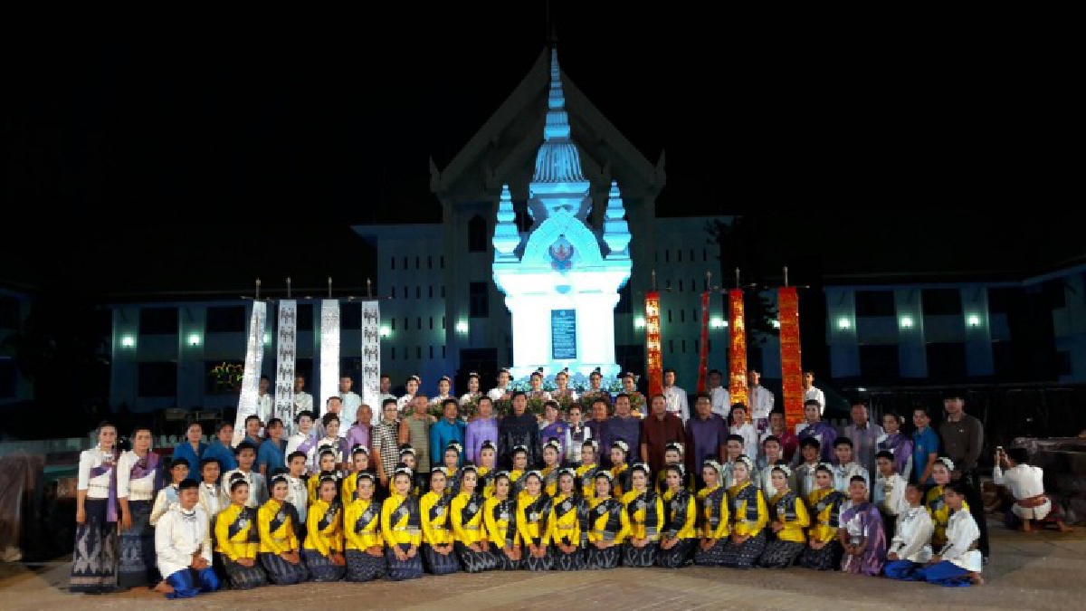 ผู้ว่าฯ หนองคาย เปิดงาน “ฉลองอนุสาวรีย์ปราบฮ่อ ใต้ร่มพระบารมี 191 ปี เมืองหนองคาย และงานกาชาด” ประจำปี 2561 พร้อมรำบายศรีเมือง (ชมคลิป)