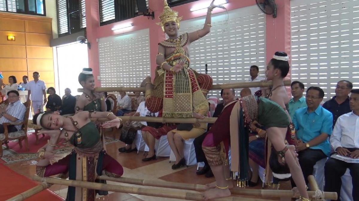 สุดงดงาม !! นักเรียนโรงเรียนแจ้งวิทยา โชว์การแสดงโนราครอบเทริดชนะเลิศระดับประเทศ