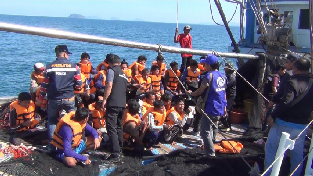 พังงา ! สนธิกำลังคุมเข้มการค้ามนุษย์จากเรือประมงทะเล