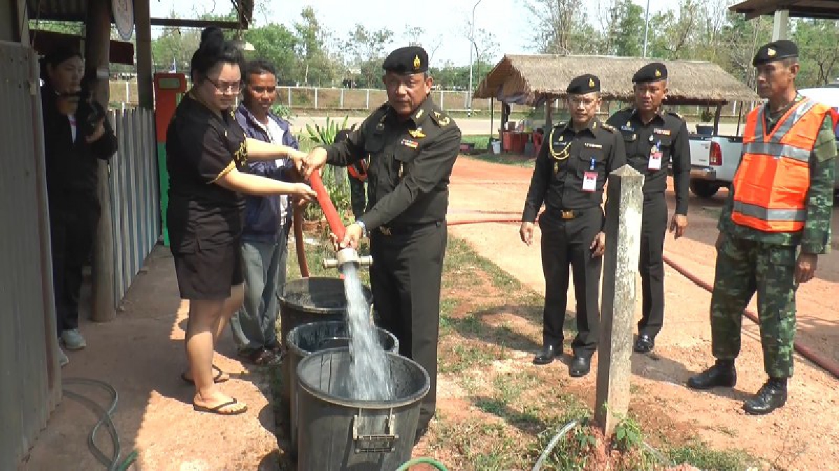 นครพนม ! มณฑลทหารบกที่ 210 ตรวจความพร้อมกำลังพลและอุปกรณ์สาธารณภัยช่วยเหลือภัยแล้ง (ชมคลิป)