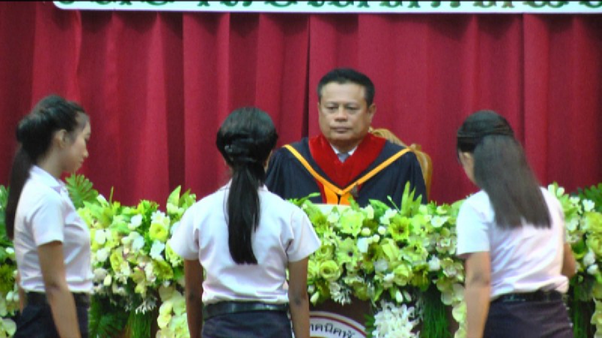 ชื่นมื่น...วิทยาลับเทคนิคพังงามอบประกาศนียบัตรนักศึกษาประจำปี 2560