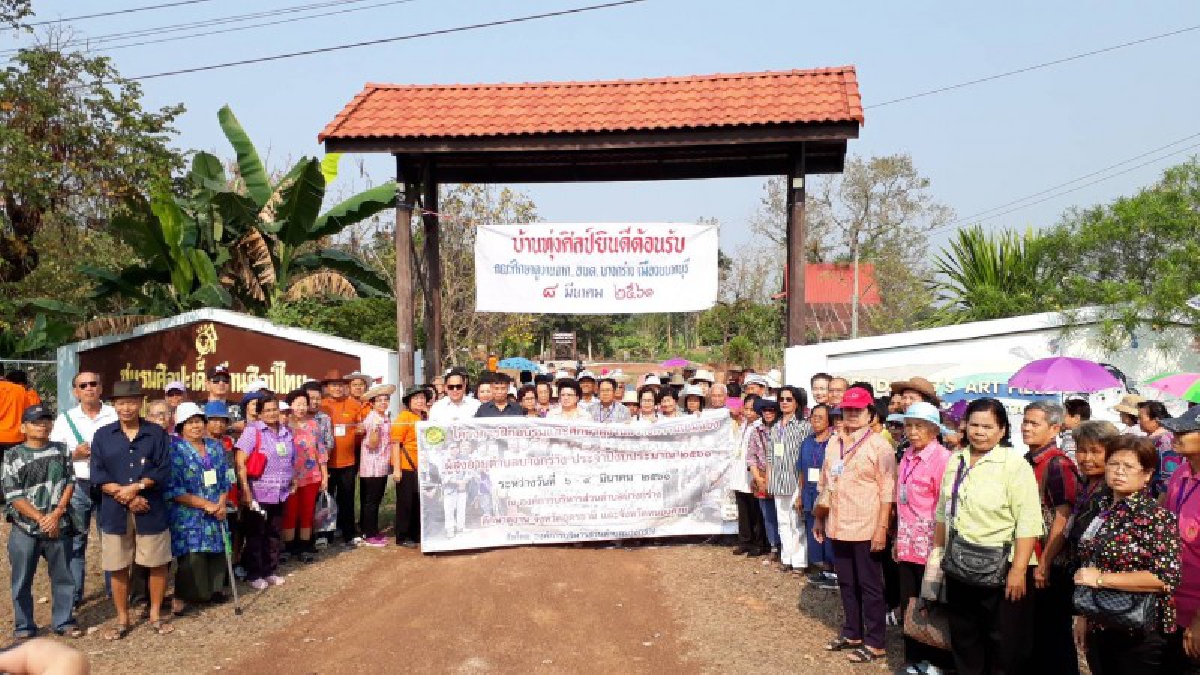 ให้ความสำคัญผู้สูงอายุ ศึกษาดูงานเศรษฐกิจพอเพียง...นายก อบต.บางกร่าง จ.นนทบุรี นำกลุ่มผู้สูงอายุ ศึกษาดูงานเศรษฐกิจพอเพียง (ชมคลิป)