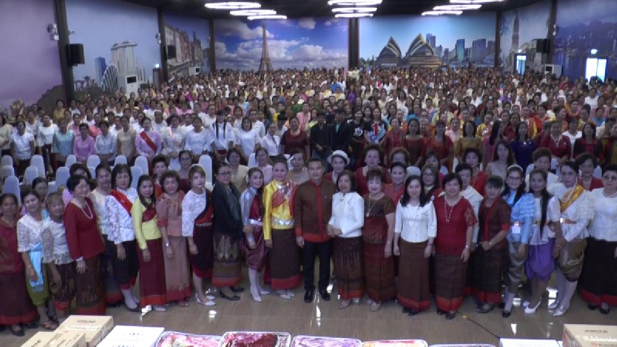 บุรีรัมย์ ! กระแสบุพเพสันนิวาสลามวันสตรีสากล โดยต่างพากันใส่ชุดไทยไปร่วมงาน (ชมคลิป)