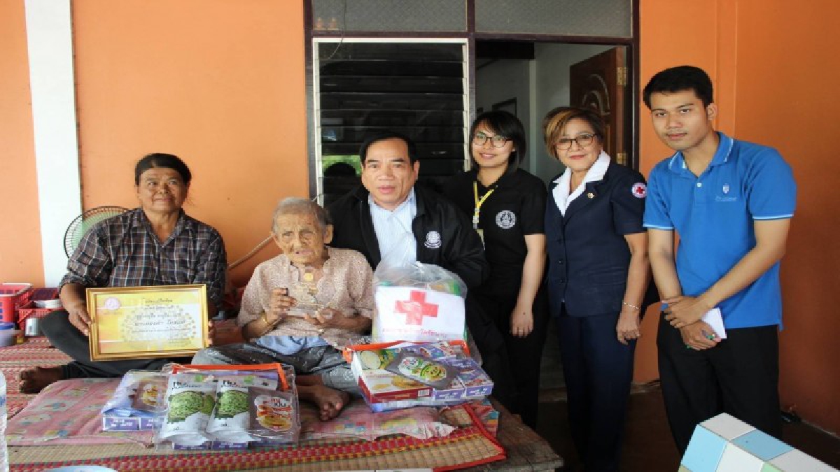 ชัยนาท มอบประกาศเกียรติคุณ-เงินสงเคราะห์ ช่วยเหลือผู้สูงอายุเกิน 100 ปี