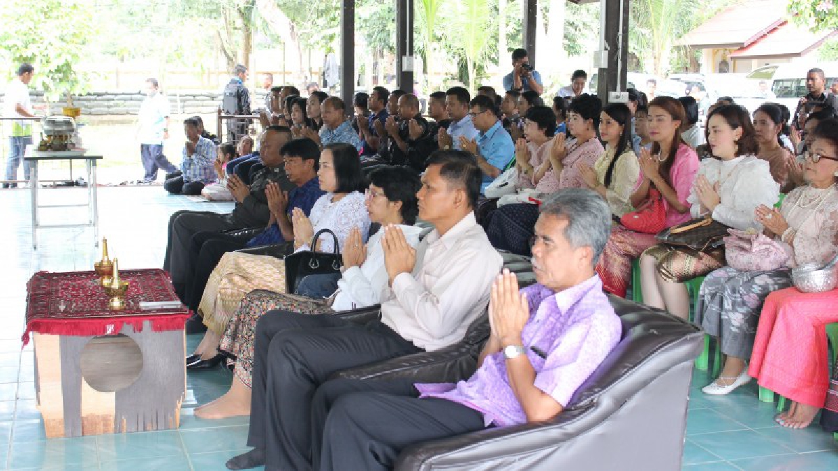 หัวหน้าส่วนราชการนราธิวาส ร่วมทำบุญเยี่ยมวัดเจาะไอร้องธรรมมาราม ตามโครงการประชารัฐร่วมใจ สู่ใต้สันติสุข