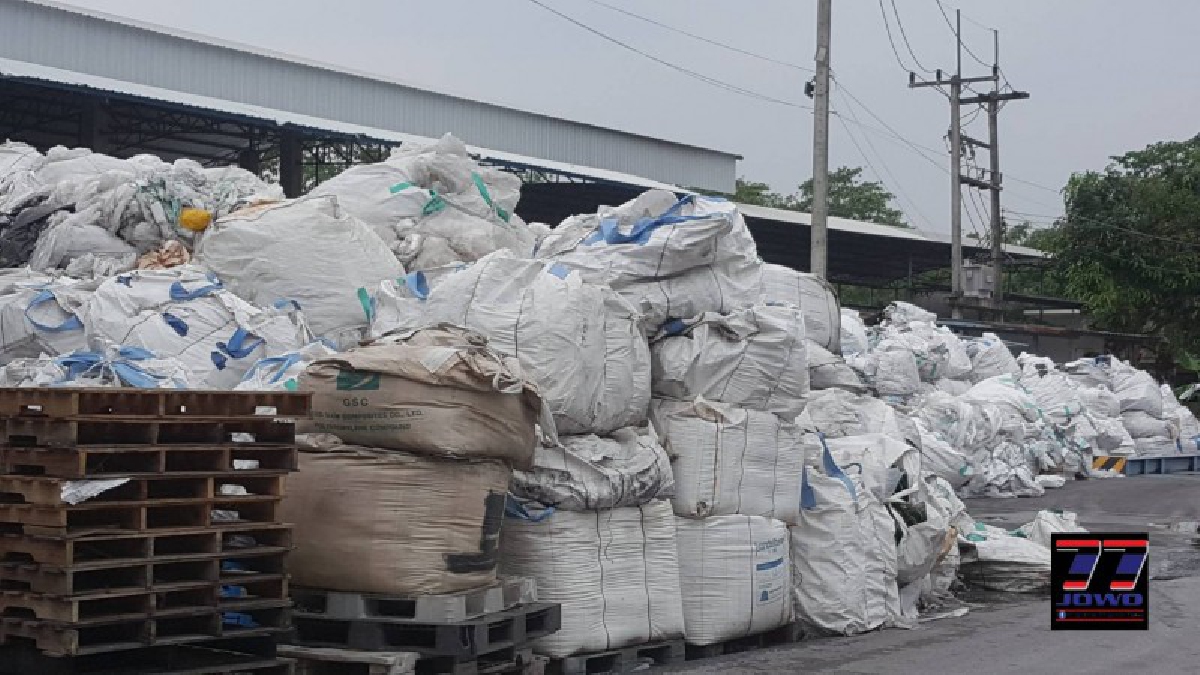 ชาวบ้านโวย..โรงงานรีไซเคิล กลางชุมชนส่งกลิ่นเหม็น ทนสูดดมมานานนับสิบปี ร้องไปยังหน่วยงานรับผิดชอบ แต่ไร้วี่แววการแก้ปัญหา (คลิป)