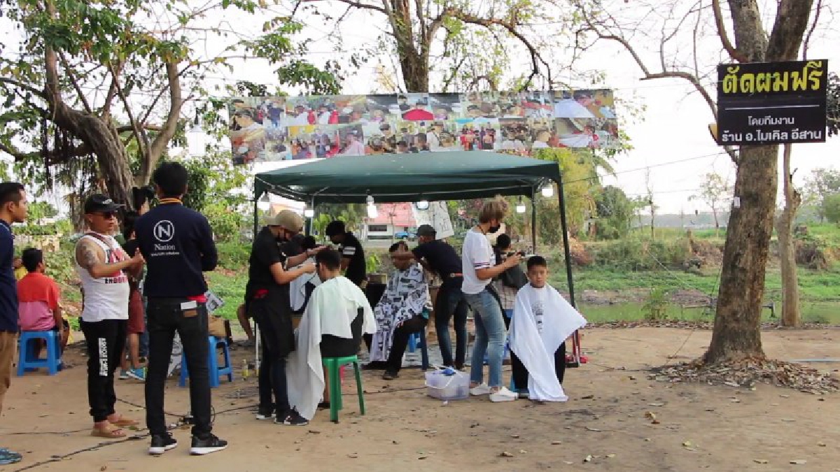 ขอนแก่น ! ช่างตัดผมอาสาทำความดี นำทีมออกบริการตัดผมให้ประชาชนฟรีทุกวัน (ชมคลิป)