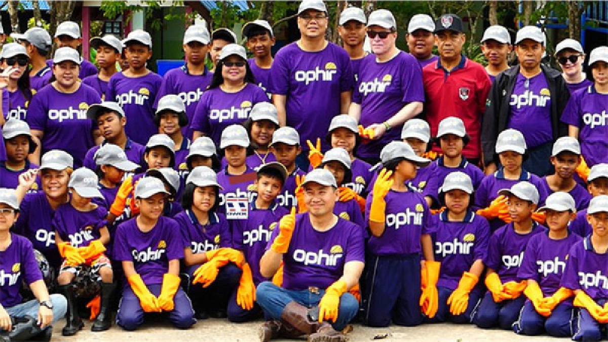 ชุมพร !! โอเฟียร์ ไทยแลนด์ร่วมกับองค์กรพันธมิตร นักเรียน ปลูกป่าชายเลนเฉลิมพระเกียรติฯ (มีคลิป)