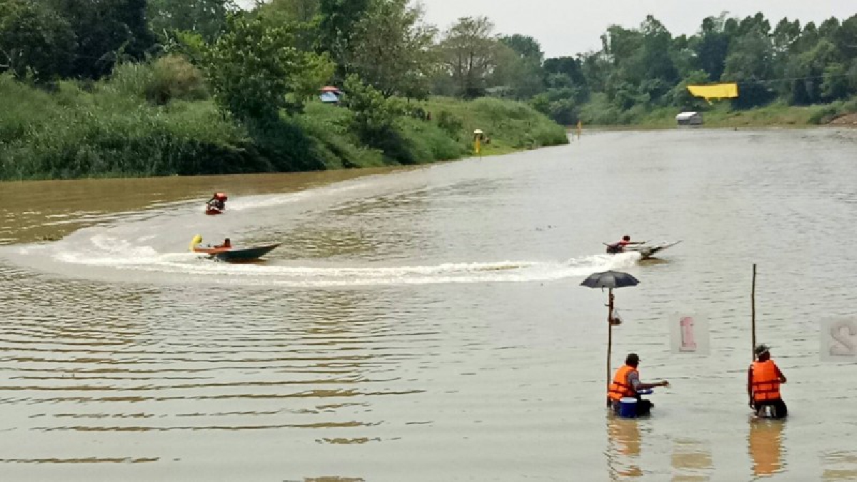 วัดโพธิทองจัด แข่งเรือเร็วพื้นบ้านชิงเจ้าความเร็วแห่งลุ่มน้ำปราจีนบุรี