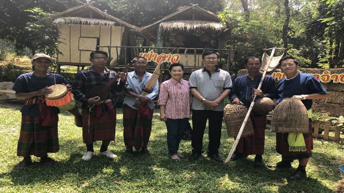 ผู้ว่าปราจีนบุรีดูงานศิลปวัฒนธรรม 4 เผ่าไทศรีสะเกษ ในงานเทศกาลดอกลำดวนบาน  (ชมคลิป)