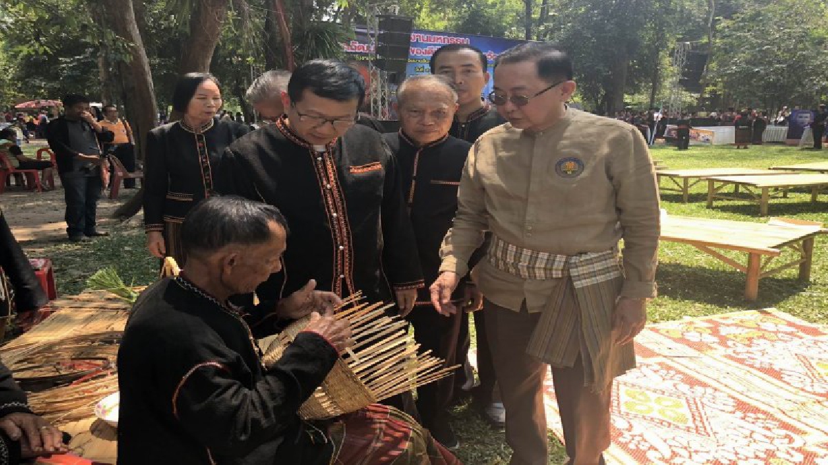 ประธานสภาวัฒนธรรม จ.ศรีสะเกษ วอนช่วยกันรักษาวัฒนธรรมอันดีงามไว้ให้ลูกหลาน (ชมคลิป)