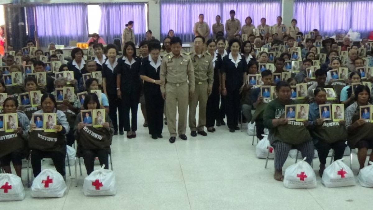 มูลนิธิราชประชานุเคราะห์ ในพระบรมราชูปถัมภ์ มอบเครื่องอุปโภค-บริโภคพระราชทานแก่ราษฎร ที่ประสบวาตภัย