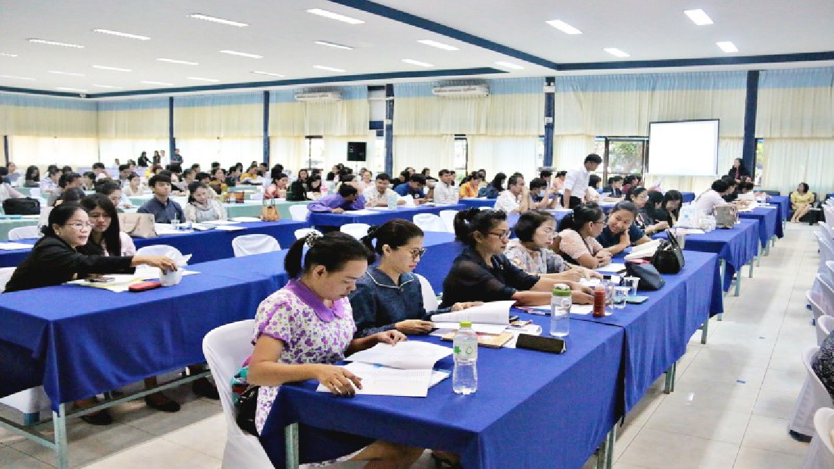 ครูโรงเรียนสิงห์สมุทรรับการอบรมเชิงปฏิบัติการนำความรู้ไปพัฒนาผู้เรียน