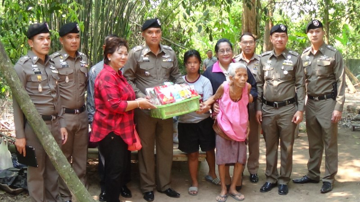 นครนายก !!ตำรวจร่วมกับ วท.เทคนิค จิตอาสาปรับปรุงซ่อมแซมที่อยู่อาศัยให้กับผู้ด้อยโอกาส