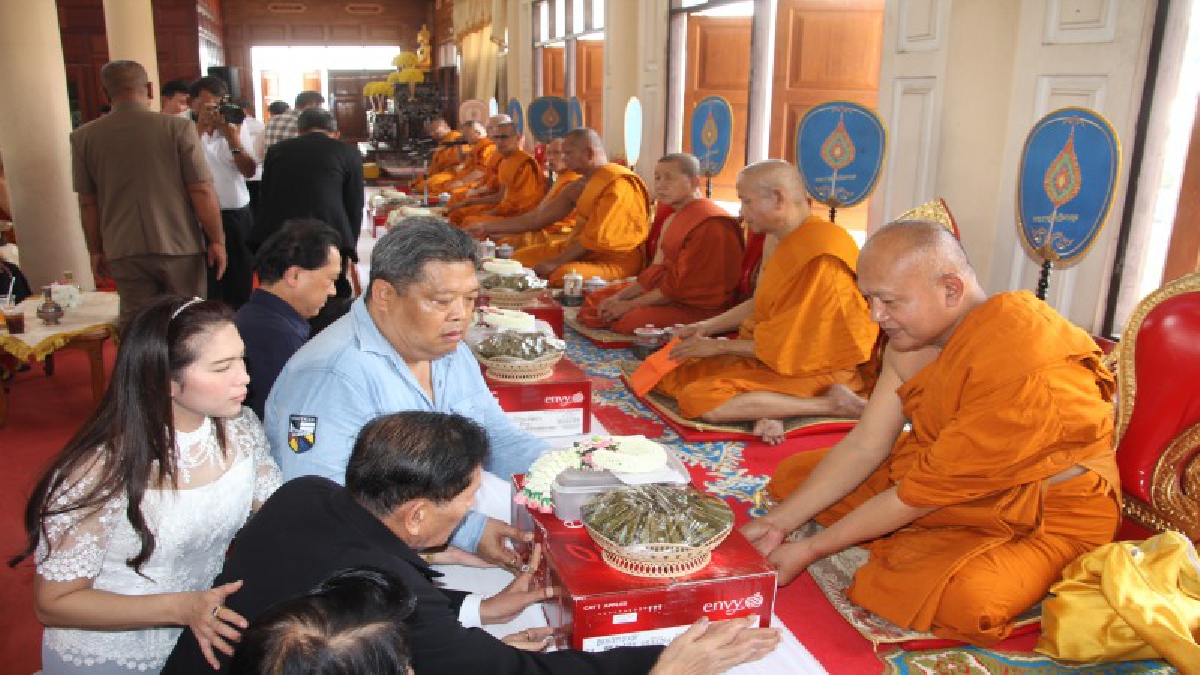 ศิษยานุศิษย์ หลวงปู่สวัสดิ์  อดีตเจ้าอาวาสวัดศาลาปูนวรวิหาร ร่วมประกอบพิธีทำบุญเนื่องในวันครบรอบวันมรณภาพ ครบ 5 ปี (มีคลิป)