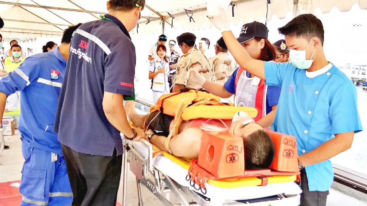 รอง ผวจ.ชลบุรี ตรวจเยี่ยมการฝึกซ้อมของหน่วยใน ศรชล.เขต 1 ช่วยเหลือเรือนักท่องเที่ยว ไฟไหม้กลางอ่าวทะเลพัทยา 72 ชีวิต รอดปลอดภัย