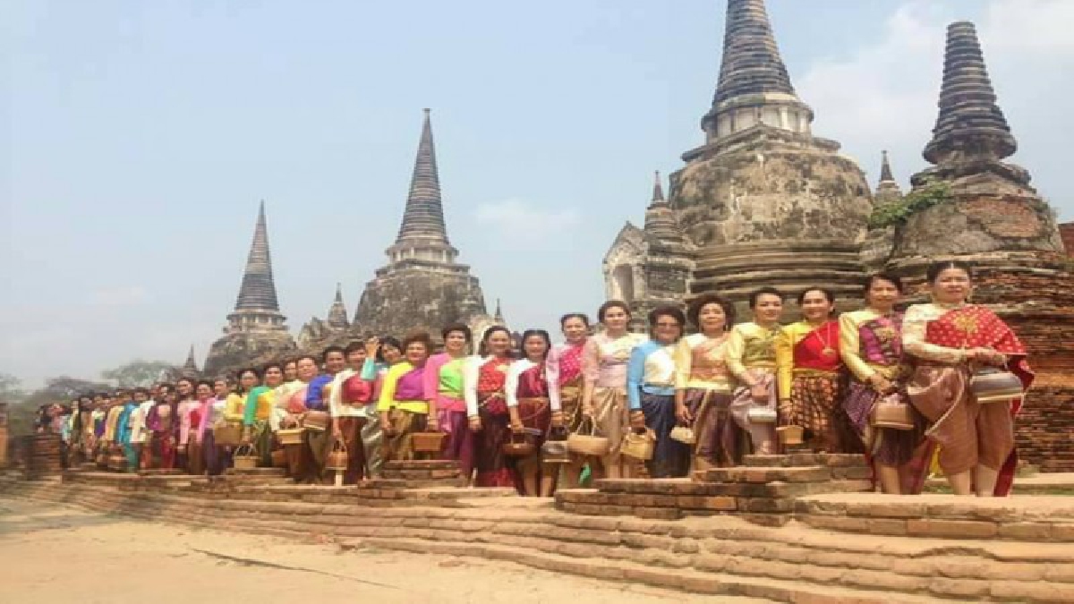 ชมคลิปเด็ด!!!กระแส ออเจ้าแรง คุณนายผู้ว่าฯกลัวตกเทรน จับแม่บ้านมหาดไทยกรุงเก่าแต่งชุดไทยตามรอยละคนดังโปรโมทการท่องเที่ยวในจังหวัด (ชมคลิป)