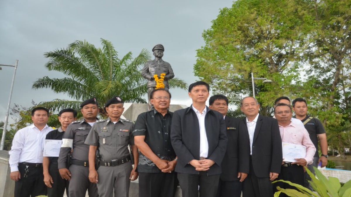 ชาวรือเสาะร่วมรำลึกสดุดีวีรบุรุษชุมแพครบรอบ5ปี เพื่อเป็นแบบอย่างที่ดีของตำรวจไทย (ชมคลิป)