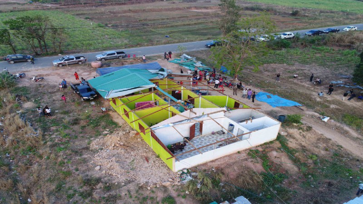 ผู้ว่าฯกาฬสินธุ์ ลงพื้นที่เร่งเข้าตรวจสอบบ้านเรือนประชาชนที่ถูกพายุพัดพังทั้งหลัง  สั่งทุกหน่วยงานช่วยกันซ่อมแซมไม่ให้เกิน 3 วัน
