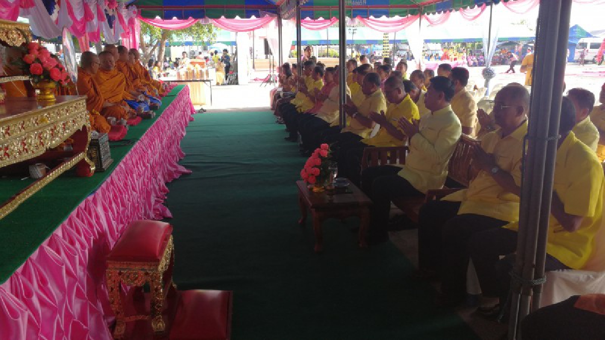 อำเภอคง..ประกอบพิธีทอดผ้าป่าข้าวเปลือก ในประเพณีบุญกุ้มข้าวใหญ่ ประจำปี 2561 (มีคลิป)