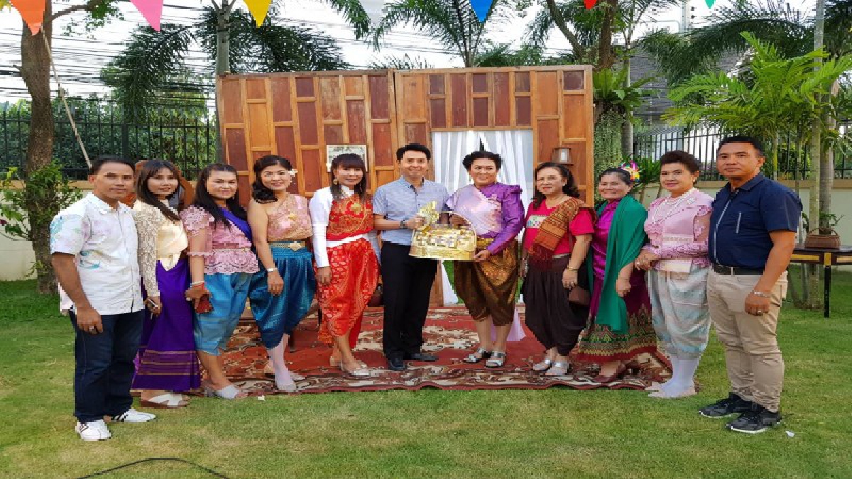 ฮิตทั่วแผ่นดินสยาม !! ตามรอย บุพเพสันนิวาส ภรรยานักธุรกิจเมืองพัทยาจัดงานวันเกิดธีมงาน ออเจ้า(มีคลิป)