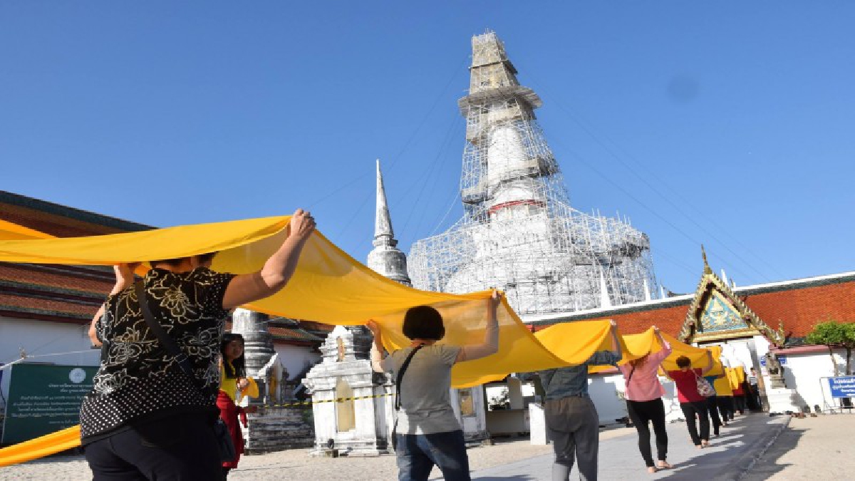 พลังศรัทธา!! ชาวพุทธจากมาเลเซียกว่า 20 คันรถบัส แห่เดินทางมากราบไหว้พระธาตุเมืองคอน ตามความเชื่อที่ว่าเกิดมาต้องกราบพระธาตุเมืองคอน  9 ครั้ง