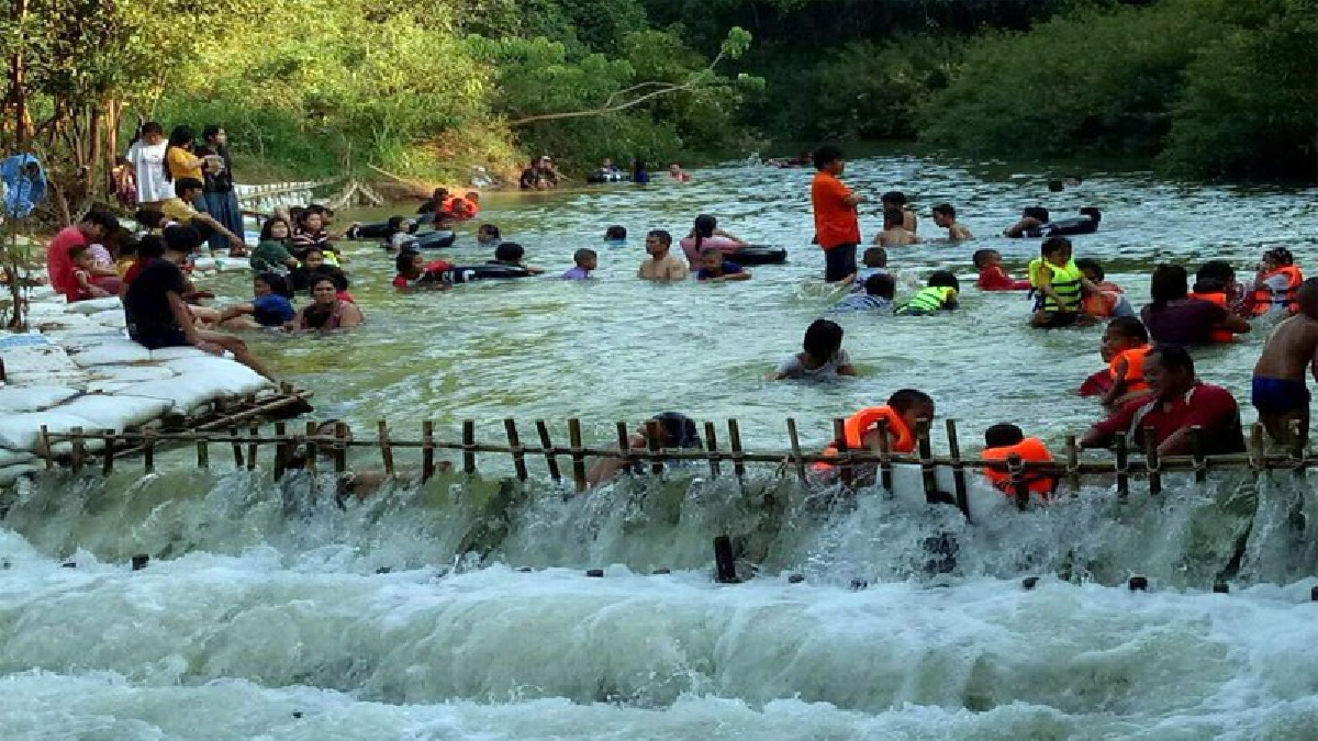 จ.สระแก้ว "ฝายมีชีวิตบ้านแก่งสีเสียด" คนแห่เที่ยวเล่นน้ำคลายร้อน-พักผ่อนหย่อนใจแห่งใหม่ของคนสระแก้ว