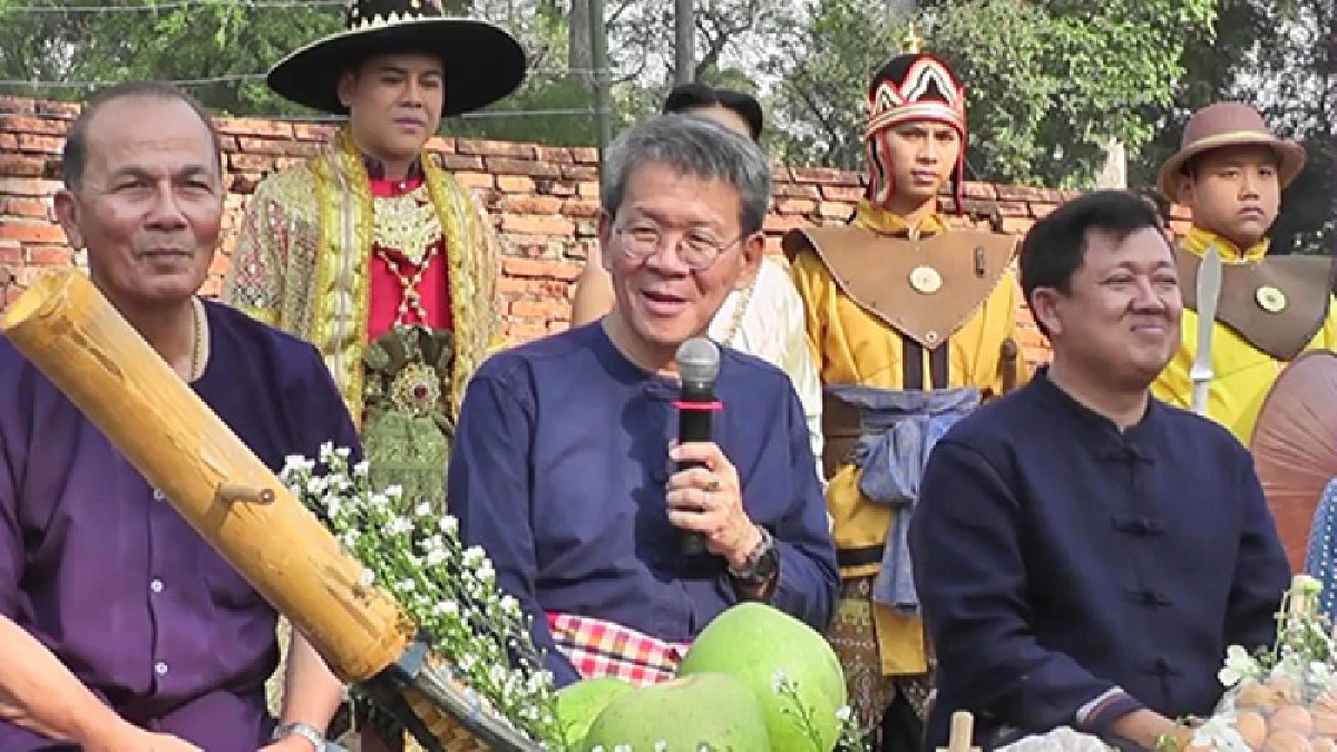 เจ้าเมืองชาละวันชวนเที่ยวพิจิตร แต่งชุดไทยห่มสไบนุ่งโจงกระเบนย้อนตำนานพระเจ้าเสือสัมผัสธรรมชาติดอกเหลืองปรีดียาธรบานสะพรั่ง