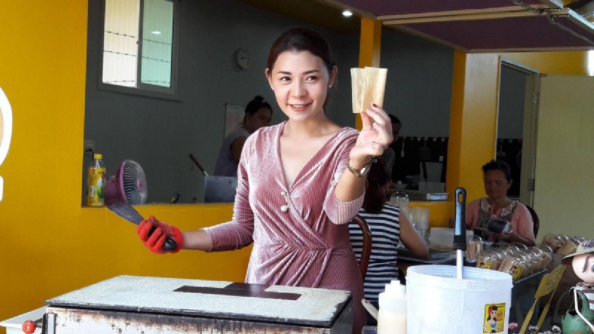สาวสวยอารมณืดี ประสบความสำเร็จจากการทำขนมนมกรอบขายส่ง ทั้งขยายเฟรนไชส์กว่า 10 สาขา  ขายเพียงไม่กี่เดือน..โด่งดังเป็นพลุแตก