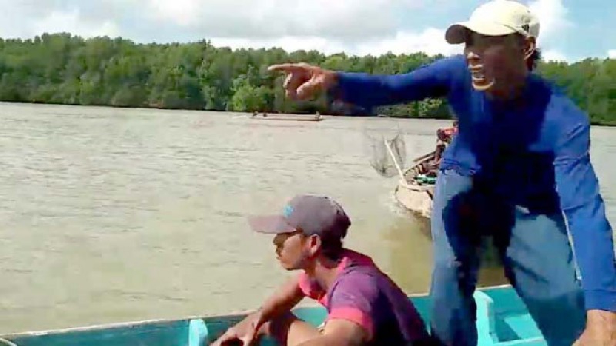 เปิดอีกคลิป อิทธิพลคับทะเลไทย ! ประมงผิดกฎหมายปิดล้อมข่มขู่เจ้าหน้าที่กลางทะเล  ก่อนยึดคืนของกลางเกลี้ยง (ชมคลิป)