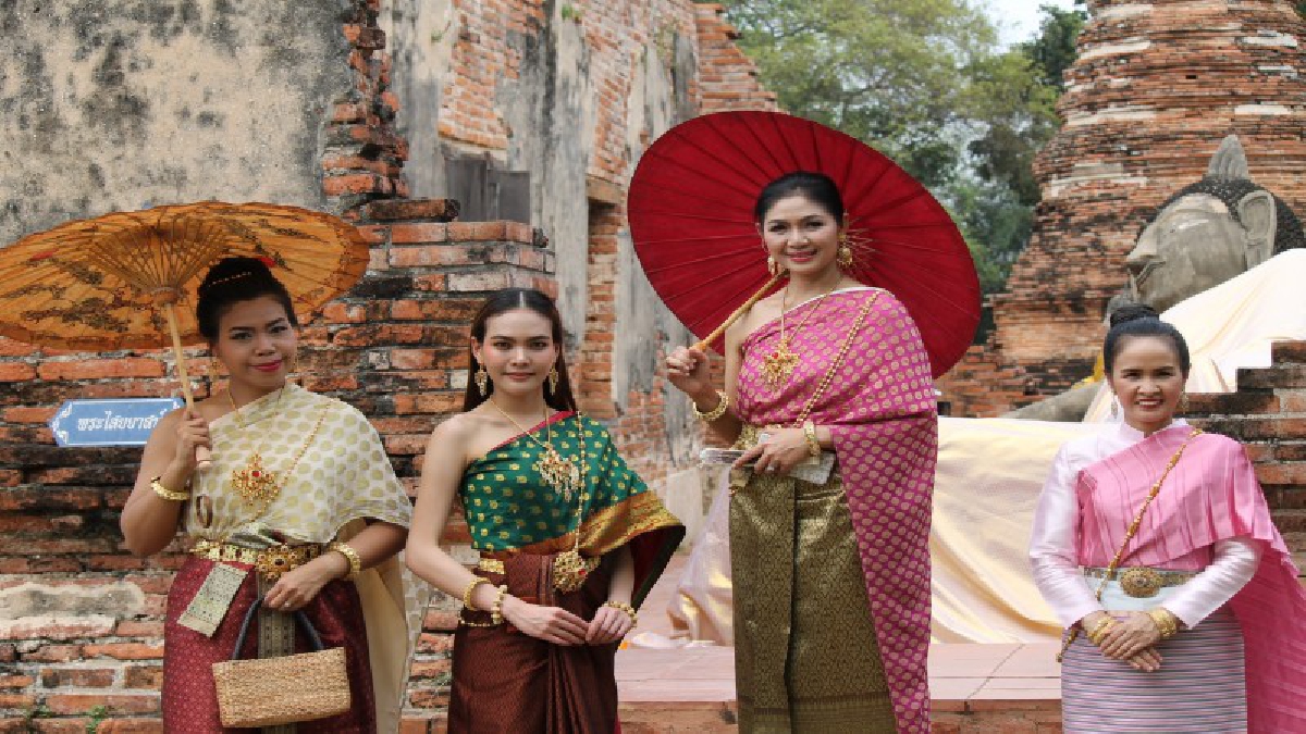 กระแสออเจ้าทำการท่องเที่ยวอยุธยาบูมสุดขีดโบราณสถานเนืองแน่นไปด้วย นทท.วัดไชยฯวัดพุทไธสวรรย์ ยังฮิตติดอันดับ มรภ.กรุงเก่าจัดทริปตามรอยการะเกด