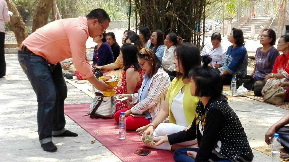 หนองคาย ! ชุมชนเข้มแข็ง ด้วยแรงศรัทธา จัดทอดผ้าป่าสามัคคี เพื่อสมทบทุนก่อสร้างเมรุ ณ วัดผาตั้ง (ชมคลิป)