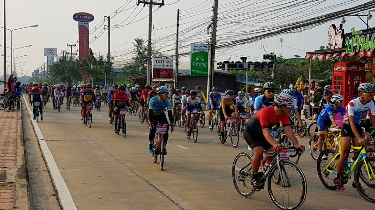 นักปั่น 3,000 คน ร่วมแข่งจักรยานปั่นเปิดเมืองชัยนาท (มีคลิป)