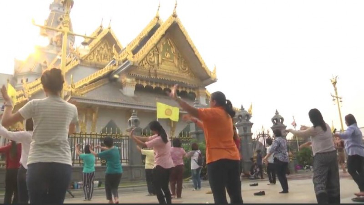 นายกเหล่ากาชาดจังหวัดฉะเชิงเทรา นำคณะเหล่ากาชาดฯ พร้อมด้วยสตรีจังหวัดฉะเชิงเทรา กว่า 500 คน ซ้อมรำบูชาหลวงพ่อโสธรครั้งประวัติศาสตร์(มีคลิป)