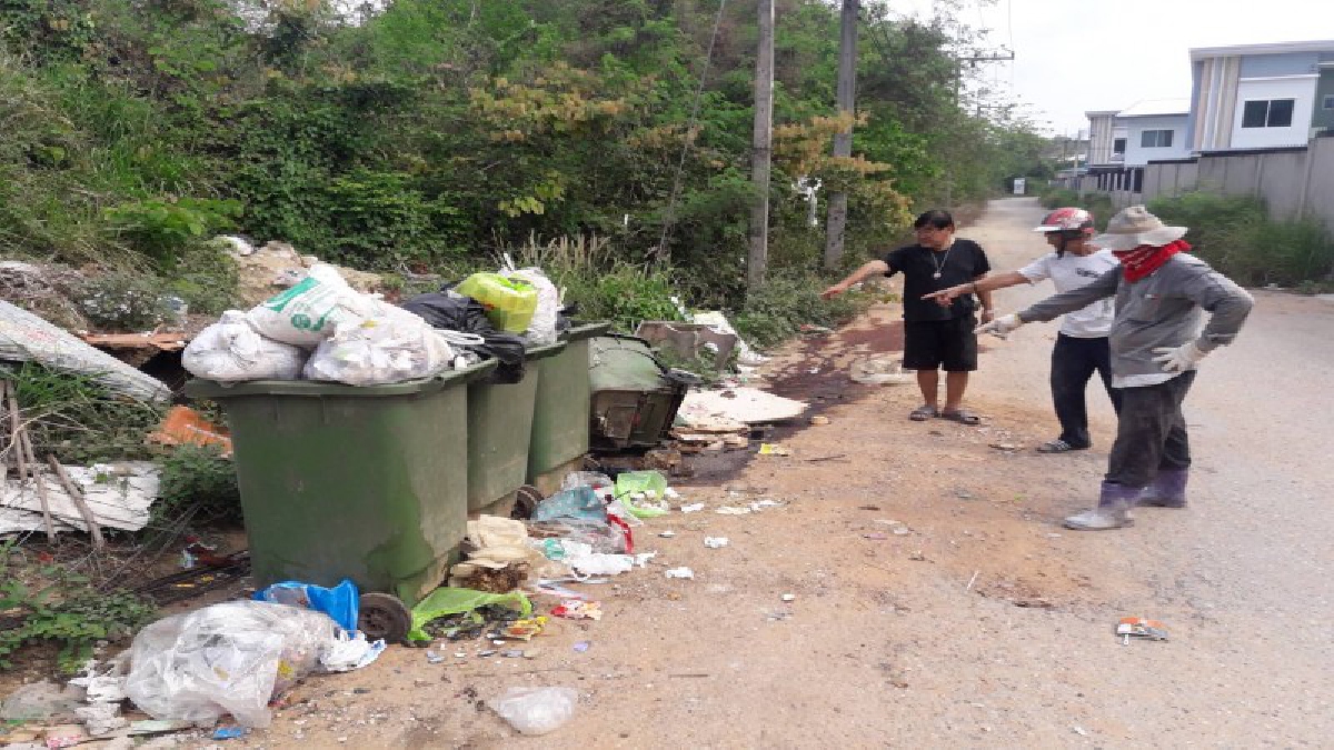 สุดโสโครก !! ชาวบ้านเขากิเลนสุดทน ผู้ประกอบการมักง่ายทิ้งซากหมู เหม็นเน่าคาถังขยะ วอนหน่วยงานตรวจสอบด้วย(มีคลิป)