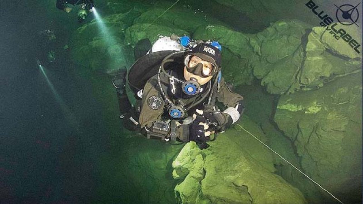 หนึ่งเดียวในโลก!!สุดยอดมหัศจรรย์“ทะเลสองห้อง”ปล่องภูเขาไฟหลายล้านปีที่เมืองคอน-ปริศนาโลก“ลึกไม่มีสิ้นสุด”ครูดำน้ำฝรั่งดำหายปริศนา(ชมคลิป)