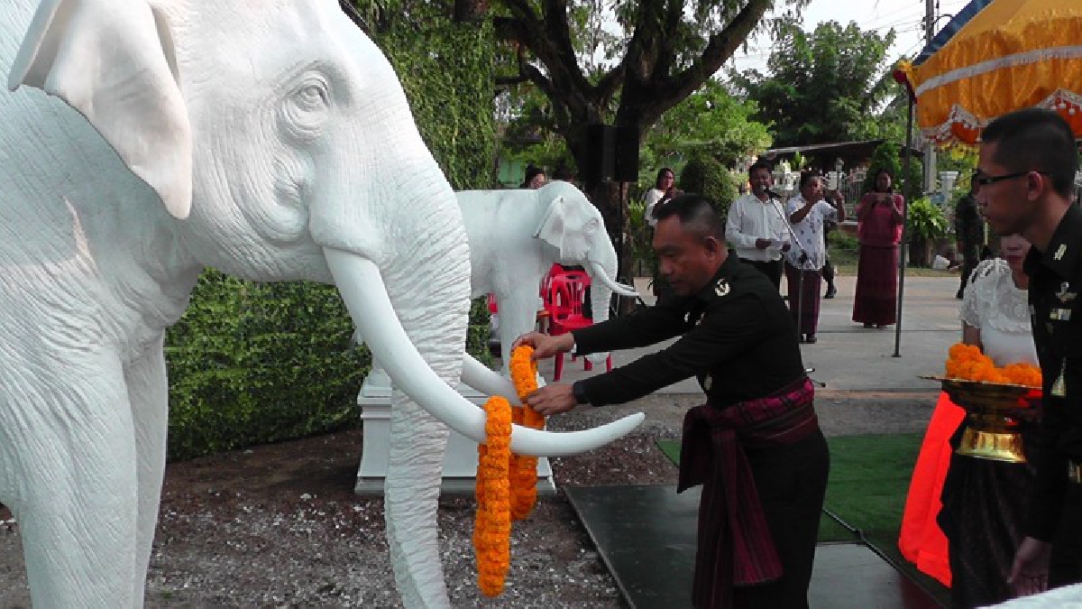 เข้ม ขลัง !! แม่ทัพภาคที่ 2 บวงสรวงเทพยดา เพื่อให้นายช่างปั้นรูป ช้างศึกสมเด็จพระนเรศวรมหาราช  &ldquo;เจ้าพระยาไชยานุภาพ&rdquo;