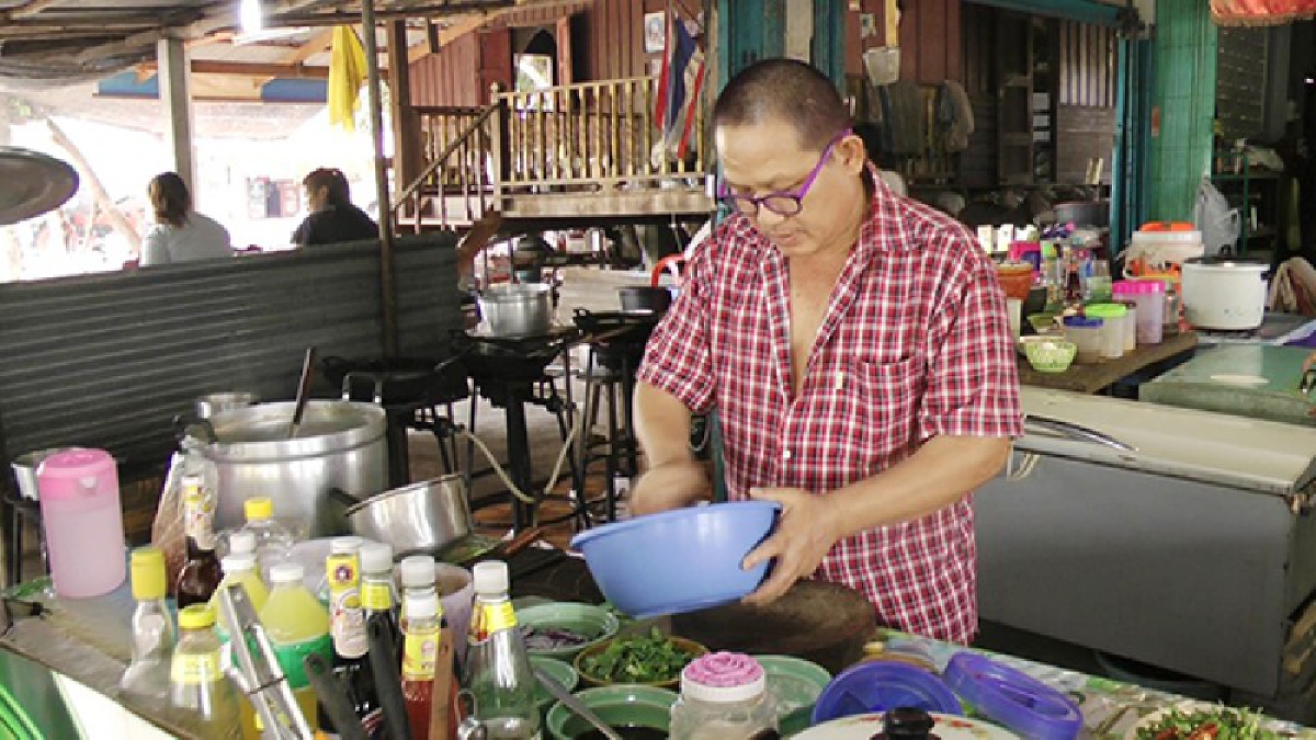 แค่เห็นก็รู้ว่าอาหย่อย! พาไปชิมอาหารป่านับร้อยเมนูที่ &ldquo;ร้านลาบเป็ดชาละวัน&rdquo;รสแซ่บอร่อย ราคาถูกจนเกินห้ามใจ