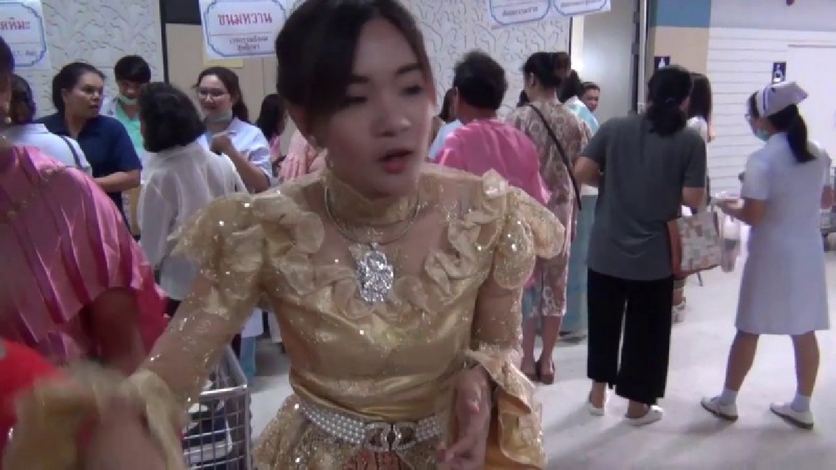 อ่างทอง ตามกระแสละครดังแต่งกายย้อนยุคโรงพยาบาลอ่างทองจัดทอดผ้าป่ามูลนิธิสงฆ์จัดซื้อเครื่องมือแพทย์