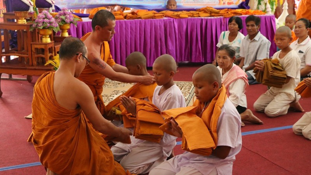 หนองบัวลำภู ! จัดโครงการบรรพชาสามเณรภาคฤดูร้อน เฉลิมพระเกียรติสมเด็จพระเทพรัตนราชสุดาฯสยามบรมราชกุมารี (มีคลิป)