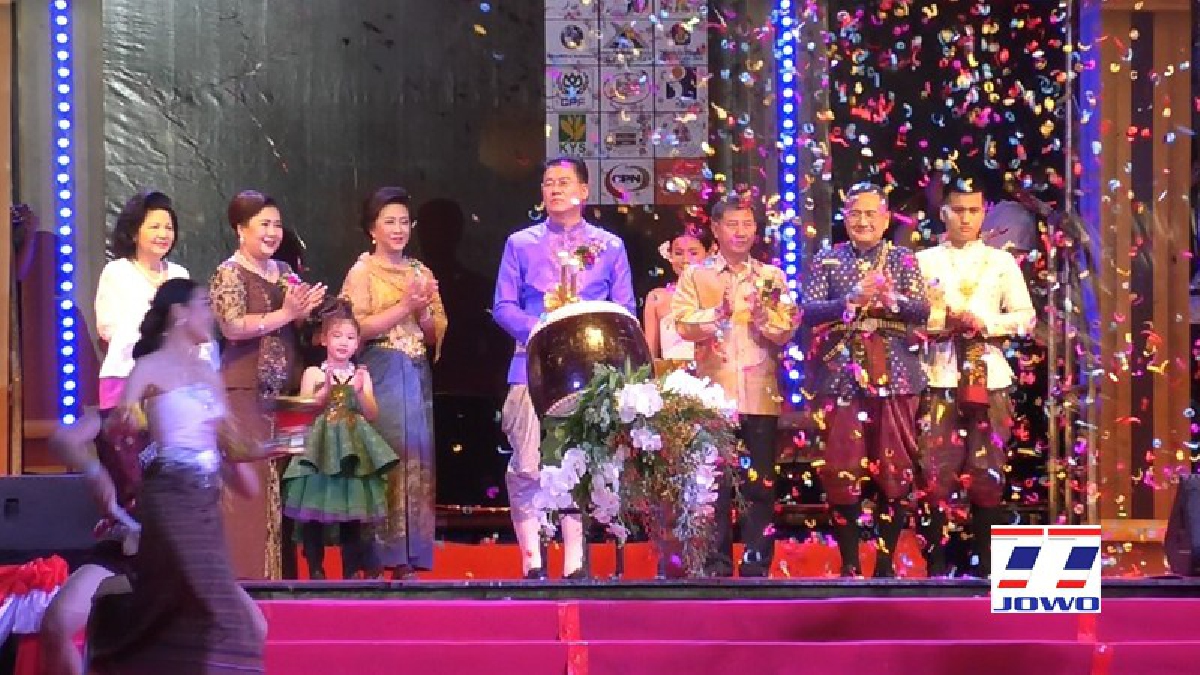 ชาวโคราชร่วมใจสืบทอดเจตนารมณ์ในหลวง ร.10 โดยการนุ่งผ้าไทย และจัดแสดงแบบผ้าไทยการกุศล ในงาน"ฉลองวันแห่งชัยชนะของท้าวสุรนารี " (ชมคลิป)